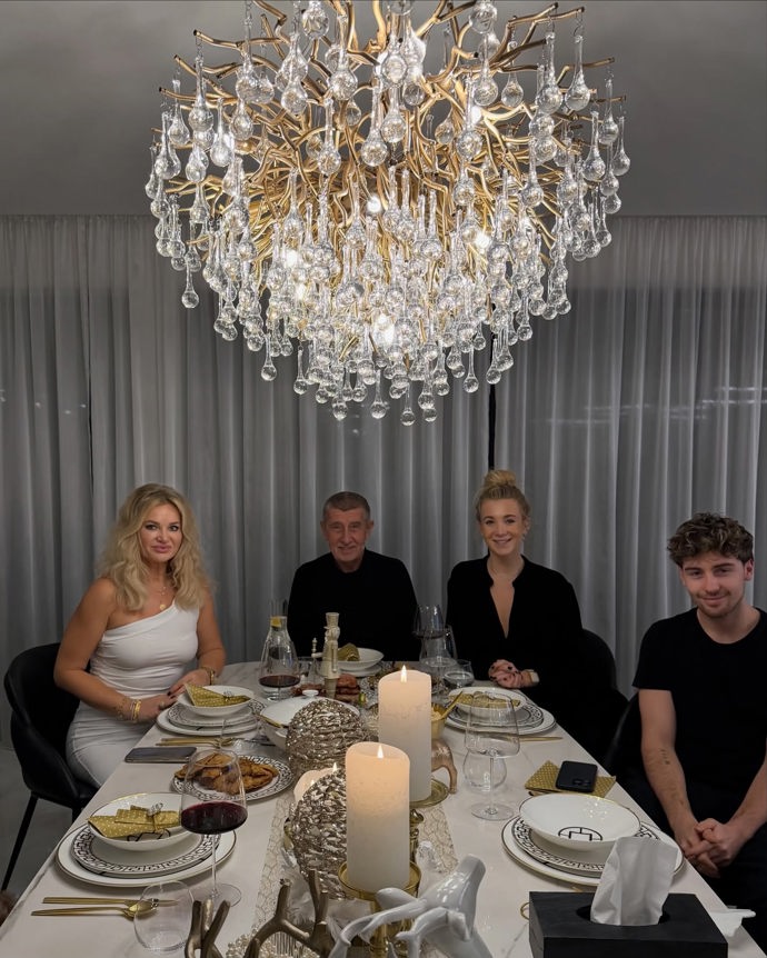 FOTO: Andrej Babiš a Monika Babišová slavili vánoce spolu.