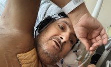 Patrik Hezucký předváděl i katetr, který mu do těla dodává léky.