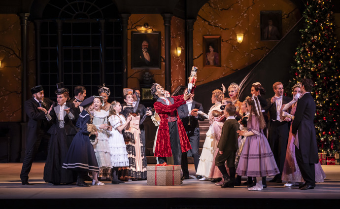 FOTO: Záběry z klasického představení Louskáček v podání  Anglického národního baletu. – stránka 15