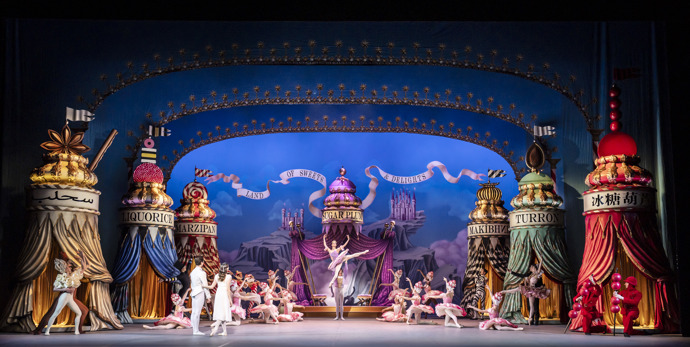 FOTO: Záběry z klasického představení Louskáček v podání  Anglického národního baletu. – stránka 13