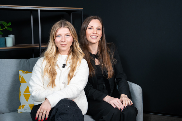 FOTO: eXtra host - Kristýna Slavíková a Natálie Krumlovská (Bachelor) 01 – stránka 1