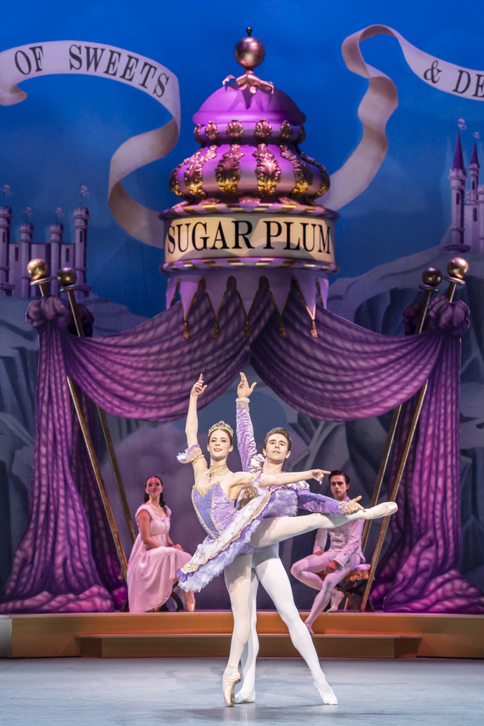 FOTO: Záběry z klasického představení Louskáček v podání  Anglického národního baletu. – stránka 9