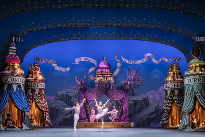 FOTO: Záběry z klasického představení Louskáček v podání  Anglického národního baletu. – stránka 10