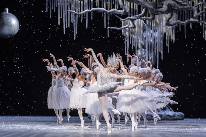 FOTO: Záběry z klasického představení Louskáček v podání  Anglického národního baletu. – stránka 7