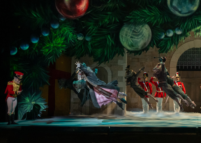 FOTO: Záběry z klasického představení Louskáček v podání  Anglického národního baletu. – stránka 5