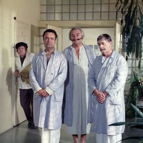 Jiří Sovák se svými slavnými kolegy, Vladimírem Menšíkem a Vlastimilem Brodským, v seriálu Arabela.