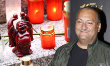 OBRAZEM: Svíčky,  andělé a dojemné vzkazy. Před Evropou 2 vzniklo pietní místo pro Hezuckého