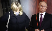 Putinova dcera Luza Rozova v Paříži.