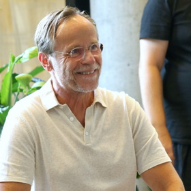 Chová koně a skot a pěstuje borůvky. Ani herectví ale úplně na hřebík nepověsil. V roce 2021 si Karel Roden zahrál ve snímku Vánoční příběh, následující snímky jsou z tohoto filmu.