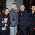 Venku se Anežka před mrazem chránila v teplé péřové bundě. 