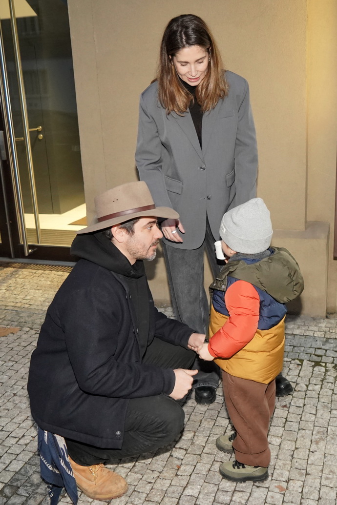 FOTO: Vojta Kotek se synem Hubertem a manželkou Radanou. – stránka 14