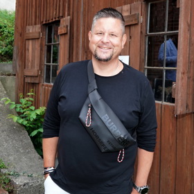 Do školky ho vozil jeho otec v pohřebáku, herce to ale nijak nepoznamenalo. Následují fotky jsou z pohádky Pravý rytíř, v níž si Michal Novotný zahrál.