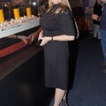 Herečka Regina Řandová potvrdila, že méně v případě leopardího vzoru znamená vždy spíš více. Trendy a lichotivé kotníčkové boty do špičky rafinovaně doplnily jednoduché černé šaty.