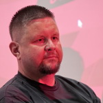 Sociální sítě jdou úplně mimo něj, lidé si na nich podle něj pouze vylepšují svůj mediální obraz.