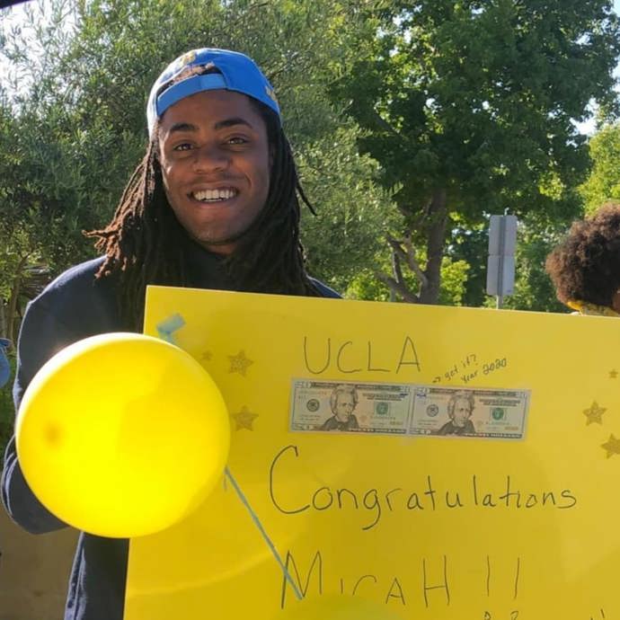 FOTO: Pod fotky syna píší lidé vrah. – stránka 9