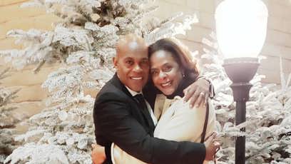 FOTO: Jubilant Sykes byl milující manžel.