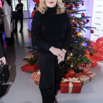 Nejen, že má blond vlasy, ale působí také o poznání štíhleji. Jak říká, hubne prací a také stresem. 