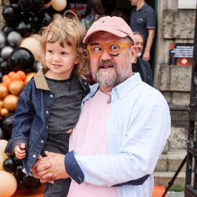 Karel Zima je také trojnásobným otcem, mladšího syna Eliáše si pořídil až po padesátce.