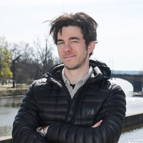 Herec Marek Adamczyk s hrůzou vzpomíná na školního zubaře. Připomínal prý řezníka.                                    