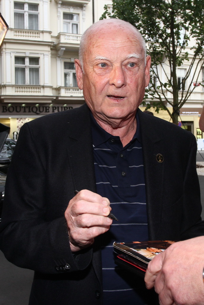 FOTO: Theodor Pištěk byl významný umělec. – stránka 42