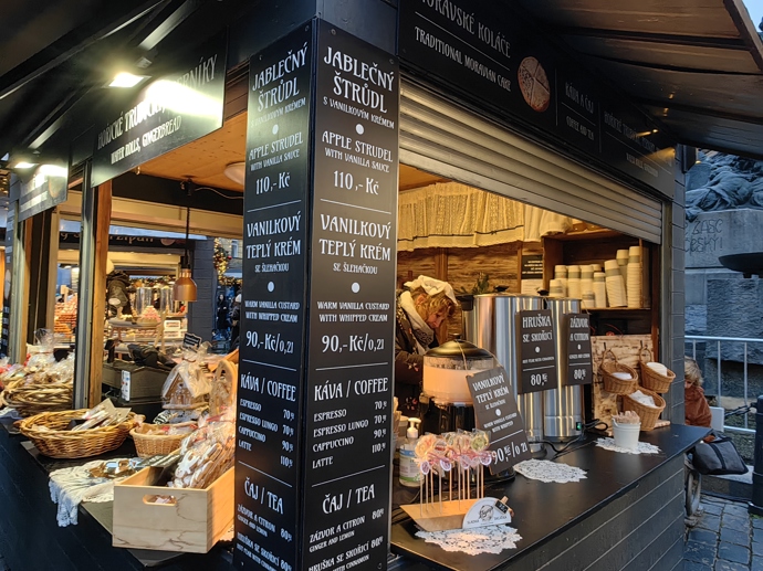 FOTO: Stánky na Staroměstském náměstí. – stránka 68