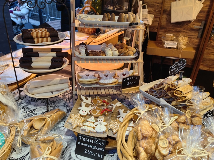 FOTO: Stánky na Staroměstském náměstí. – stránka 66