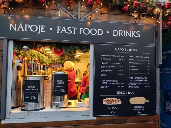 FOTO: Stánky na Staroměstském náměstí. – stránka 60