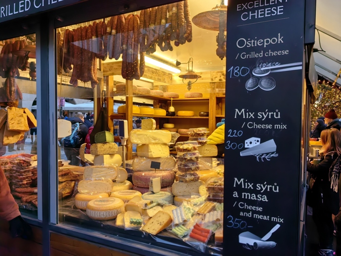 FOTO: Stánky na Staroměstském náměstí. – stránka 56