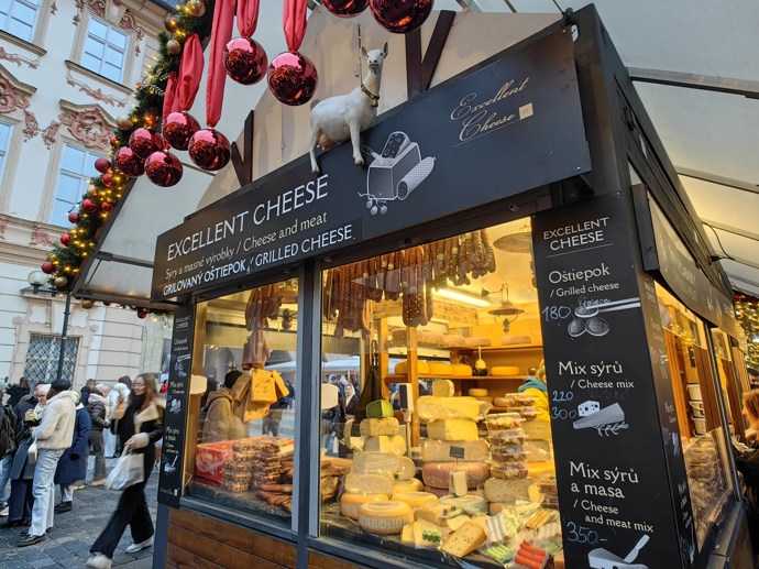 FOTO: Stánky na Staroměstském náměstí. – stránka 55