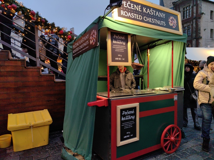 FOTO: Stánky na Staroměstském náměstí. – stránka 52