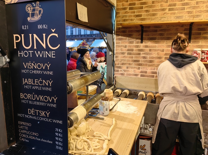 FOTO: Stánky na Staroměstském náměstí. – stránka 51