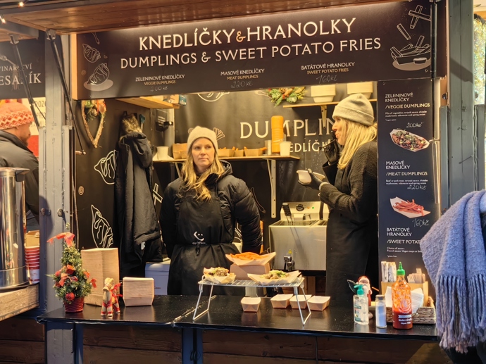 FOTO: Stánky na Staroměstském náměstí. – stránka 45