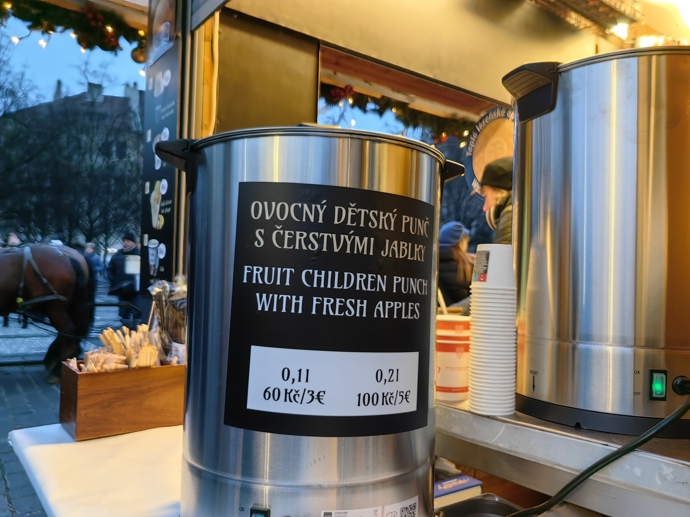 FOTO: Stánky na Staroměstském náměstí. – stránka 44