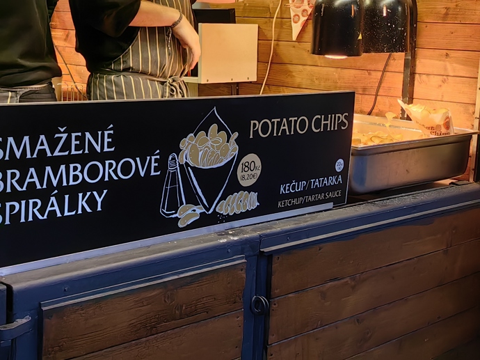 FOTO: Stánky na Staroměstském náměstí. – stránka 39