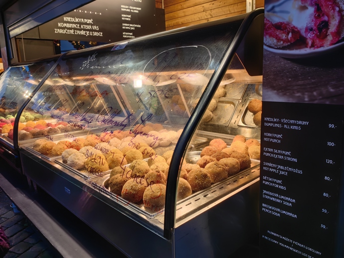 FOTO: Stánky na Staroměstském náměstí. – stránka 37