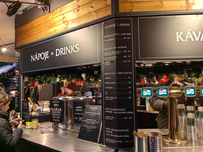 FOTO: Stánky na Staroměstském náměstí. – stránka 35