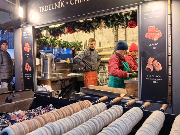 FOTO: Stánky na Staroměstském náměstí. – stránka 34