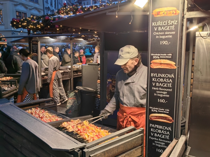 FOTO: Stánky na Staroměstském náměstí. – stránka 33