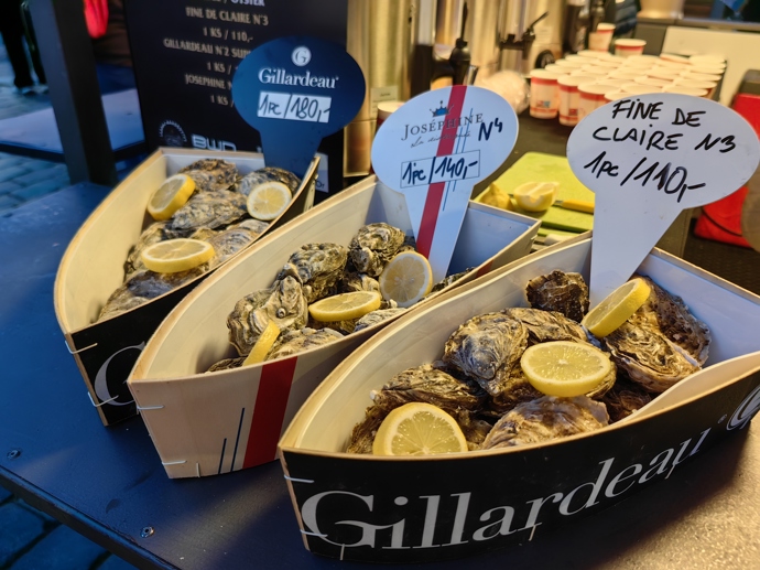 FOTO: Stánky na Staroměstském náměstí. – stránka 30