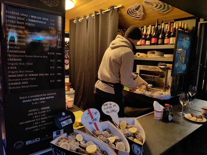 FOTO: Stánky na Staroměstském náměstí. – stránka 29