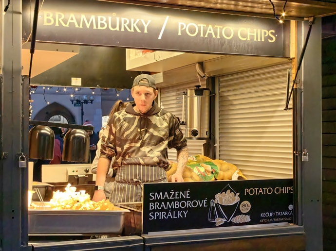 FOTO: Stánky na Staroměstském náměstí. – stránka 27