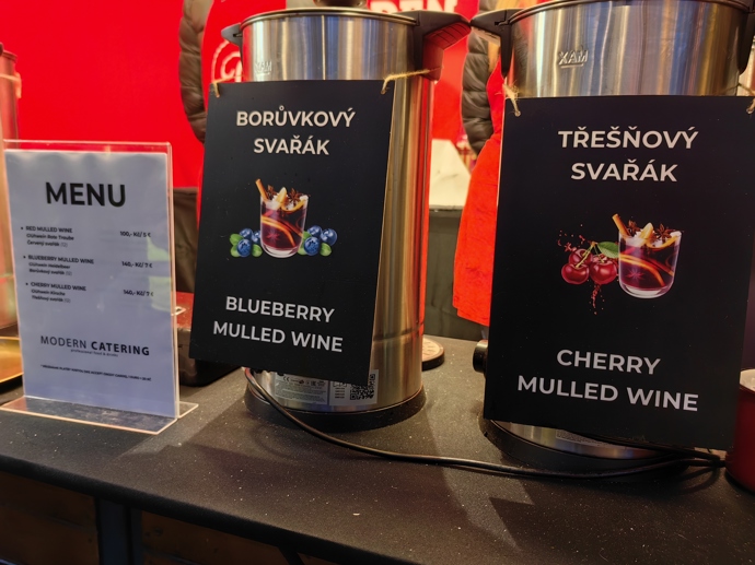 FOTO: Nechybí stánek se svařeným vínem. – stránka 26