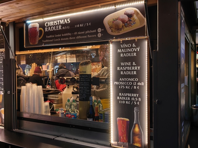 FOTO: Stánky na Staroměstském náměstí. – stránka 24