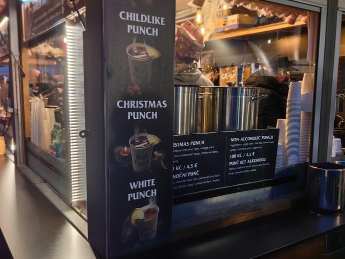 FOTO: Stánky na Staroměstském náměstí. – stránka 23