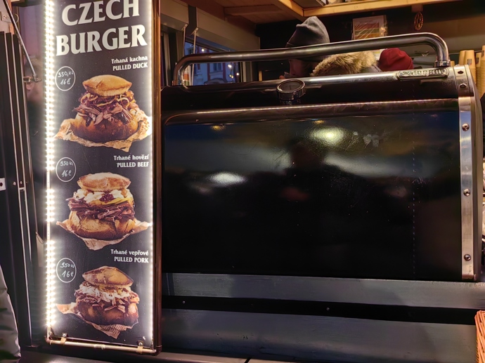 FOTO: Stánky na Staroměstském náměstí. – stránka 22