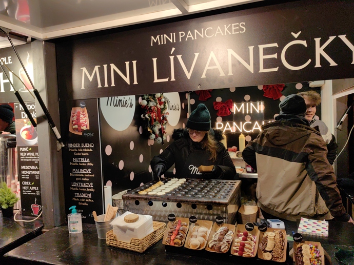 FOTO: Stánky na Staroměstském náměstí. – stránka 15