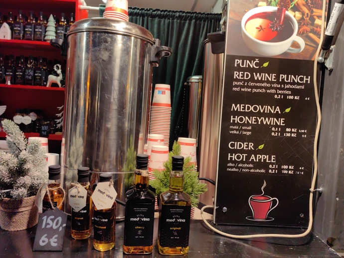 FOTO: Stánky na Staroměstském náměstí. – stránka 14