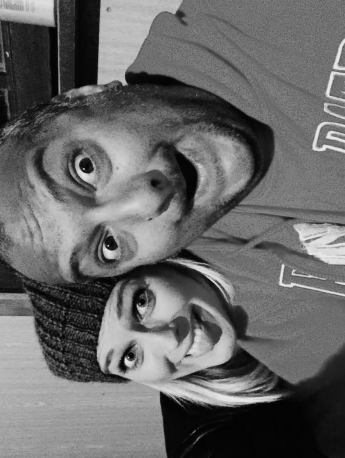 FOTO: Zorka Hejdová oplakává Patrika Hezuckého. – stránka 299