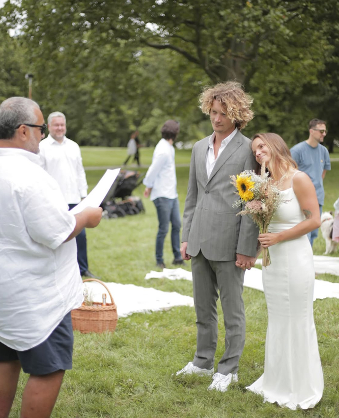 FOTO: Patrik Hezucký oddával sestru své manželky. – stránka 261