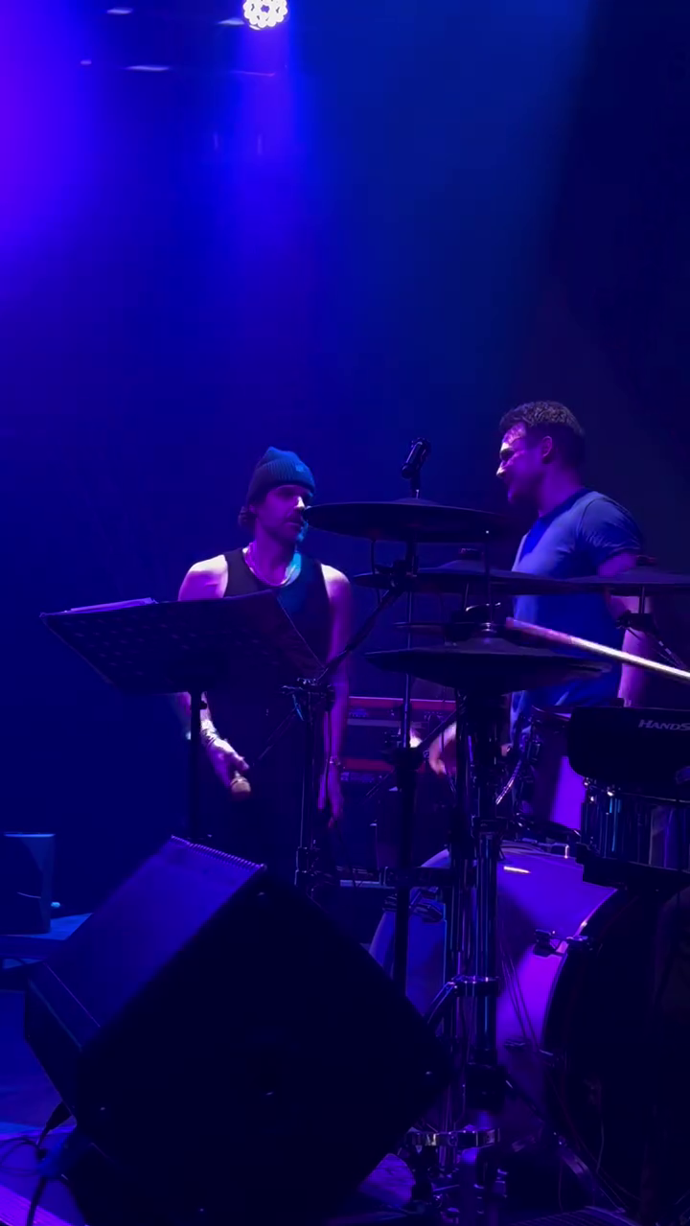 FOTO: Nikola Hezucká se zúčastnila koncertu Vojty Dyka. Vystoupil na něm i Leoš Mareš.